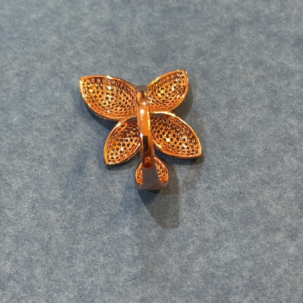 Elegant Rose Gold Floral Ring set on a sterling silver base. - Picture 6 of 11